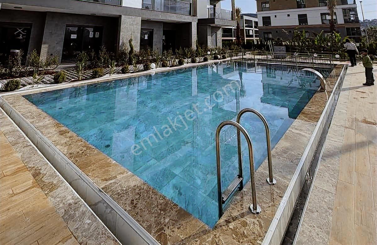 Kuşadası Merkezde 2+1 Satılık Lüks Daire - Görsel 17