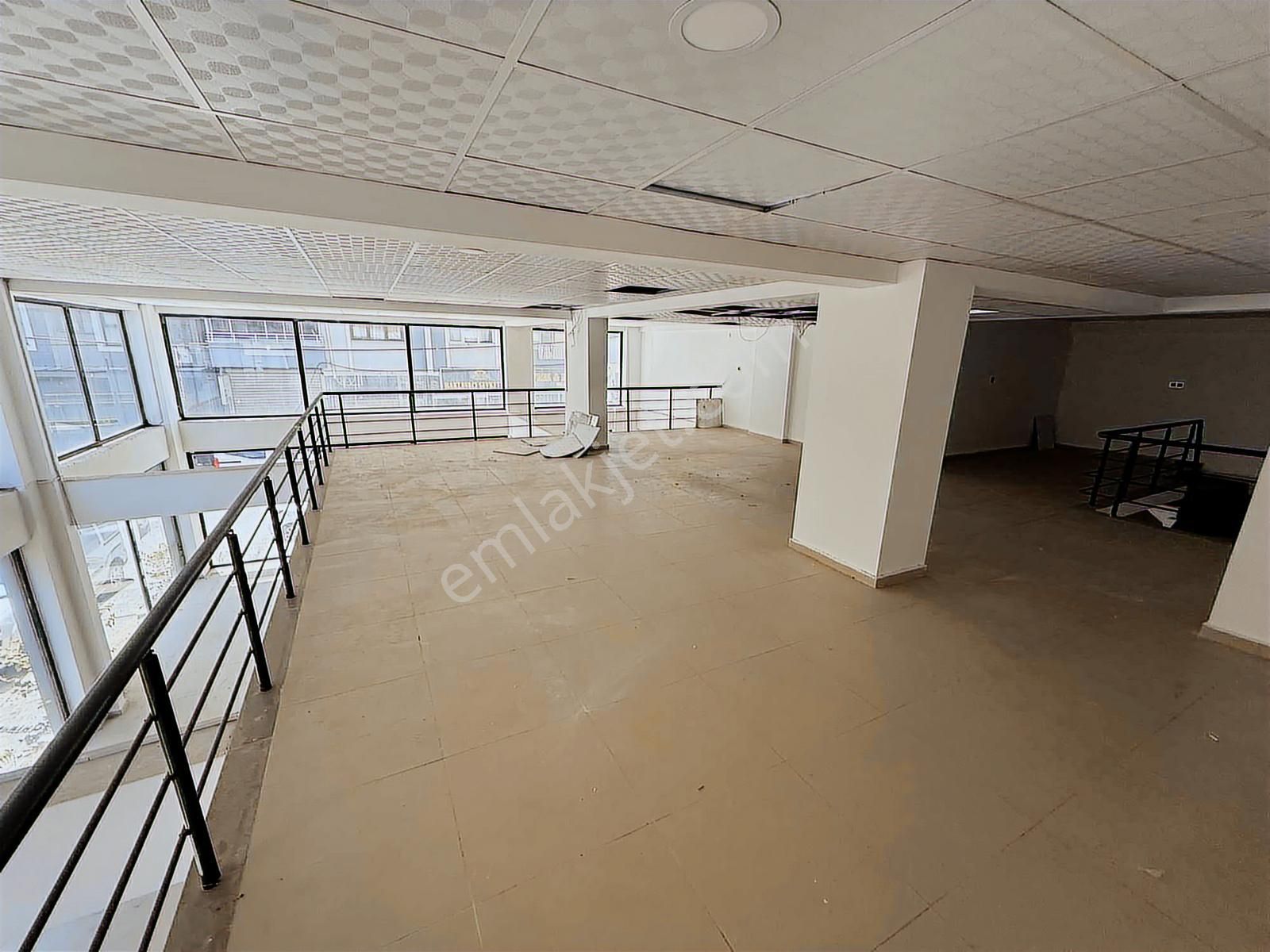 Torbalı Bankalar Sokağında Batar Katlı Bodrumlu Kiralık Dükkan - Görsel 20