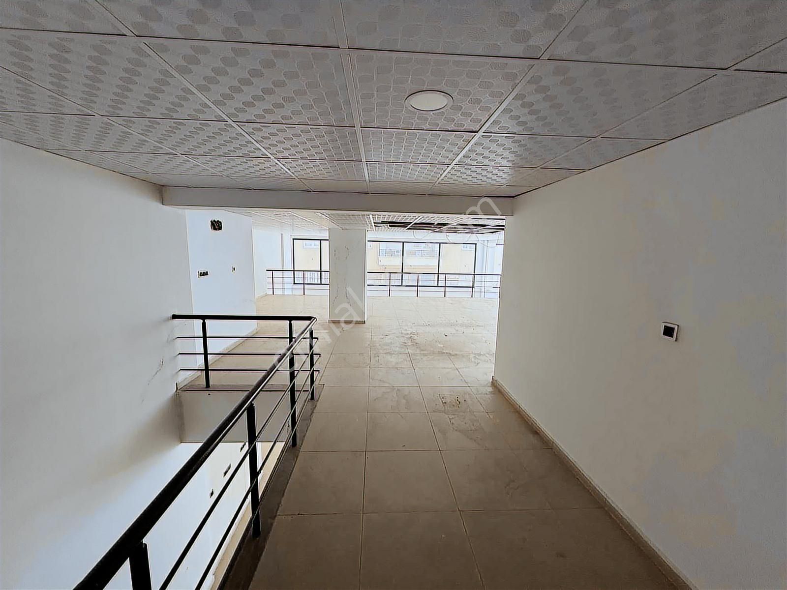 Torbalı Bankalar Sokağında Batar Katlı Bodrumlu Kiralık Dükkan - Görsel 7