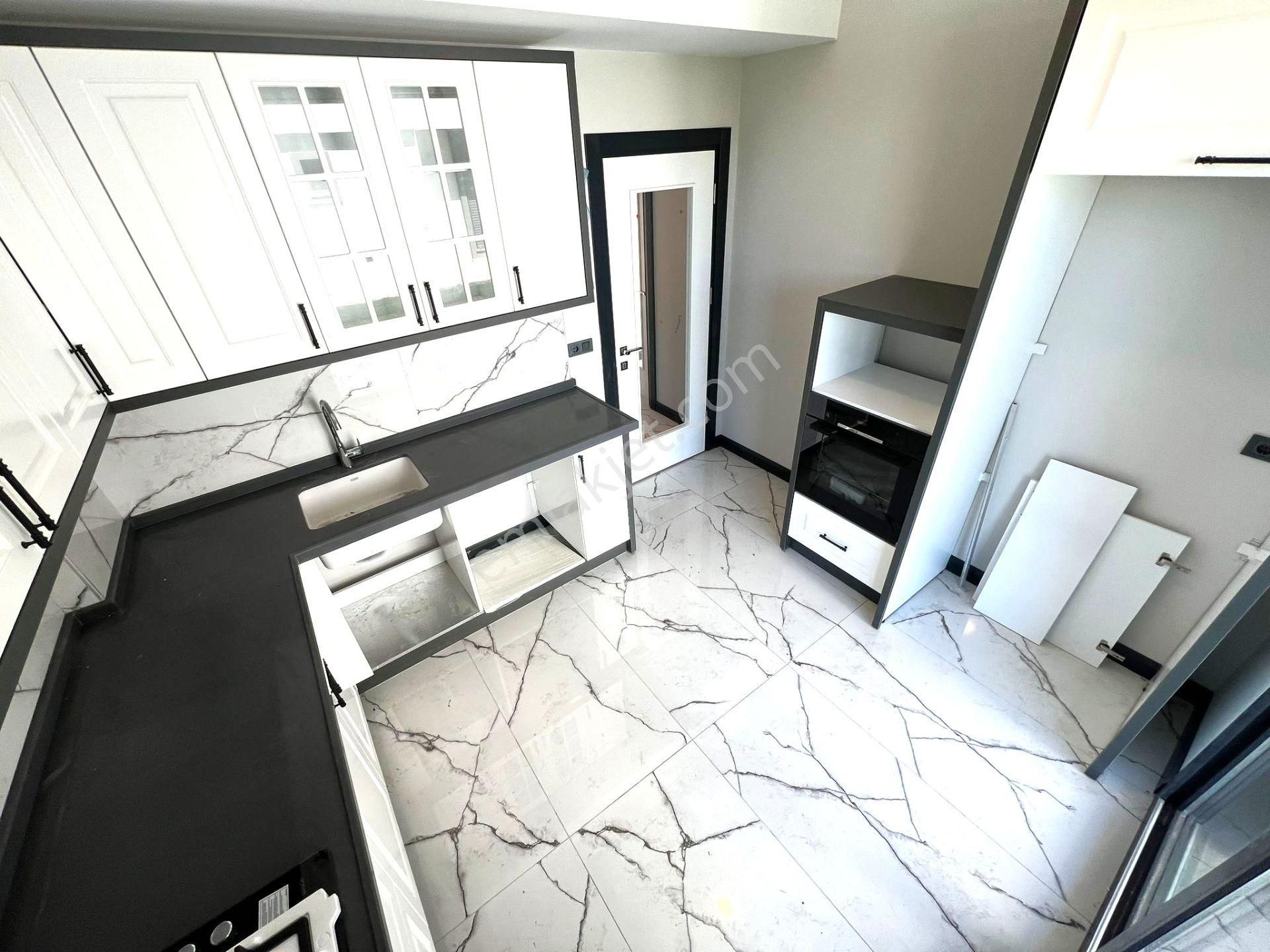 Burhaniye Pelitköy'de Aygülden Sıfır Denize100mt Nezih Siteiçi Bağımsız Ultra Lüks 3+1 Satılık Villa - Görsel 4