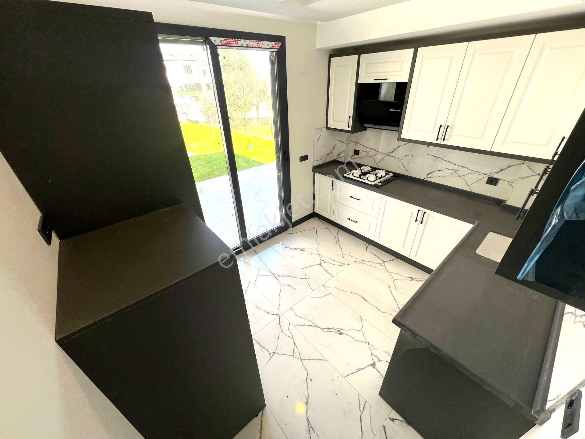 Burhaniye Pelitköy'de Aygülden Sıfır Denize100mt Nezih Siteiçi Bağımsız Ultra Lüks 3+1 Satılık Villa - Görsel 6