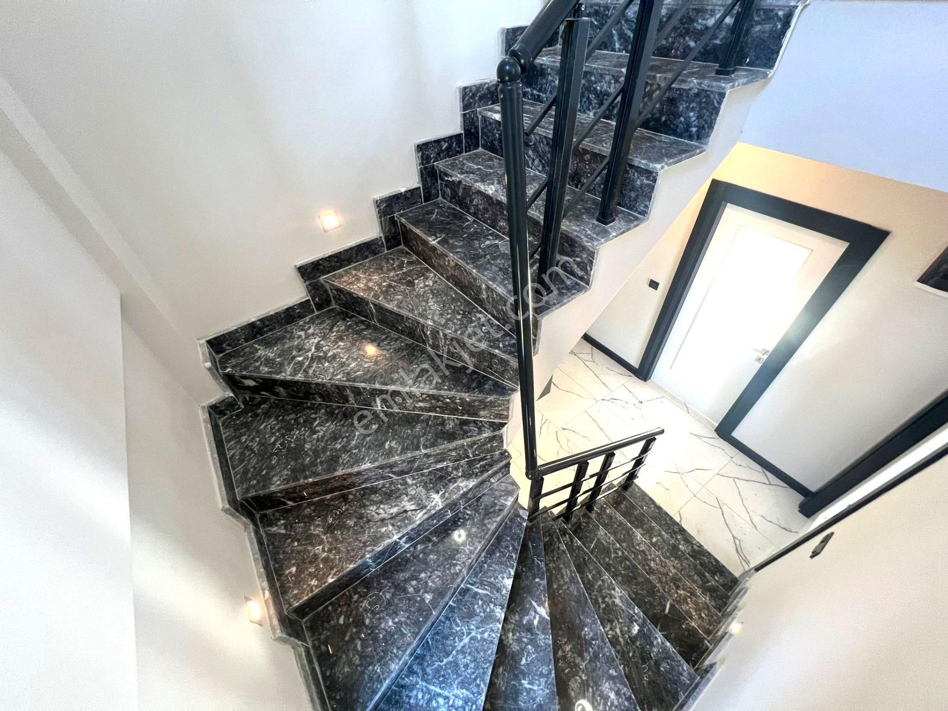 Burhaniye Pelitköy'de Aygülden Sıfır Denize100mt Nezih Siteiçi Bağımsız Ultra Lüks 3+1 Satılık Villa - Görsel 17