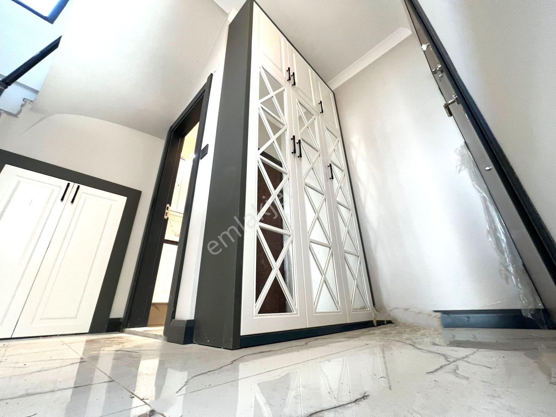 Burhaniye Pelitköy'de Aygülden Sıfır Denize100mt Nezih Siteiçi Bağımsız Ultra Lüks 3+1 Satılık Villa - Görsel 8