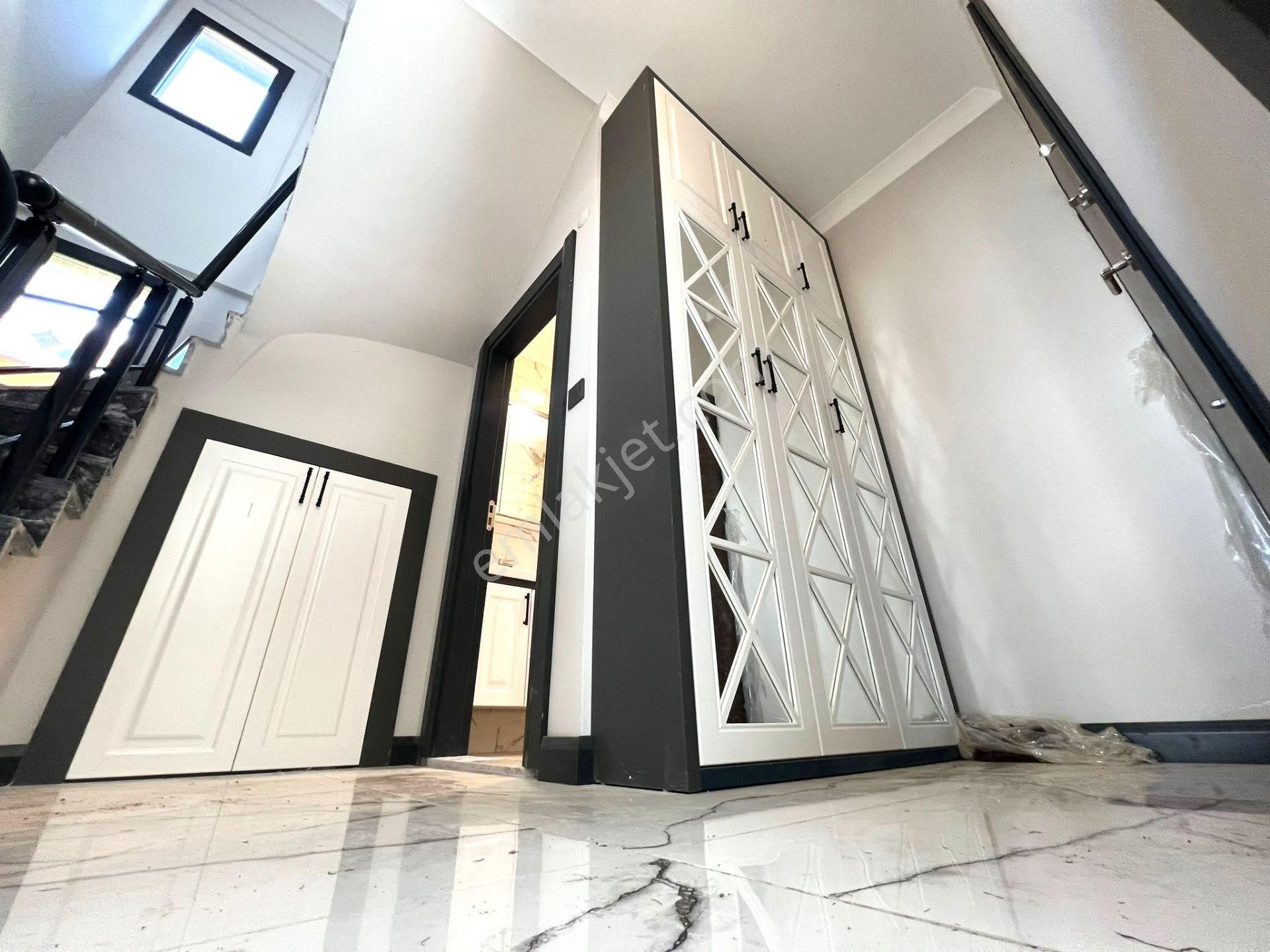 Burhaniye Pelitköy'de Aygülden Sıfır Denize100mt Nezih Siteiçi Bağımsız Ultra Lüks 3+1 Satılık Villa - Görsel 14