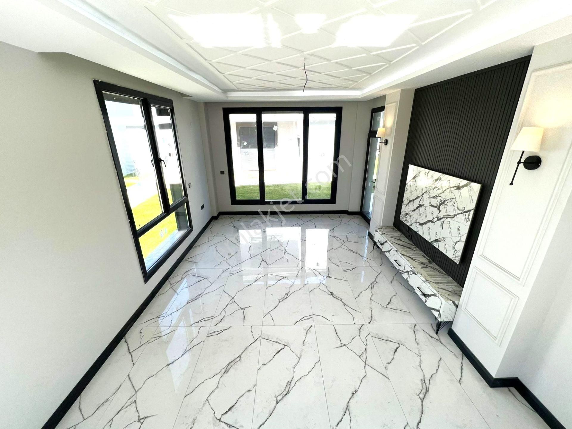 Burhaniye Pelitköy'de Aygülden Sıfır Denize100mt Nezih Siteiçi Bağımsız Ultra Lüks 3+1 Satılık Villa - Görsel 10