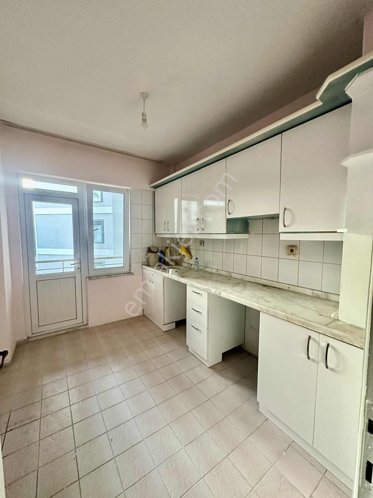 Alanya Merkezde 2+1 Kiralık Ayrı Mutfak