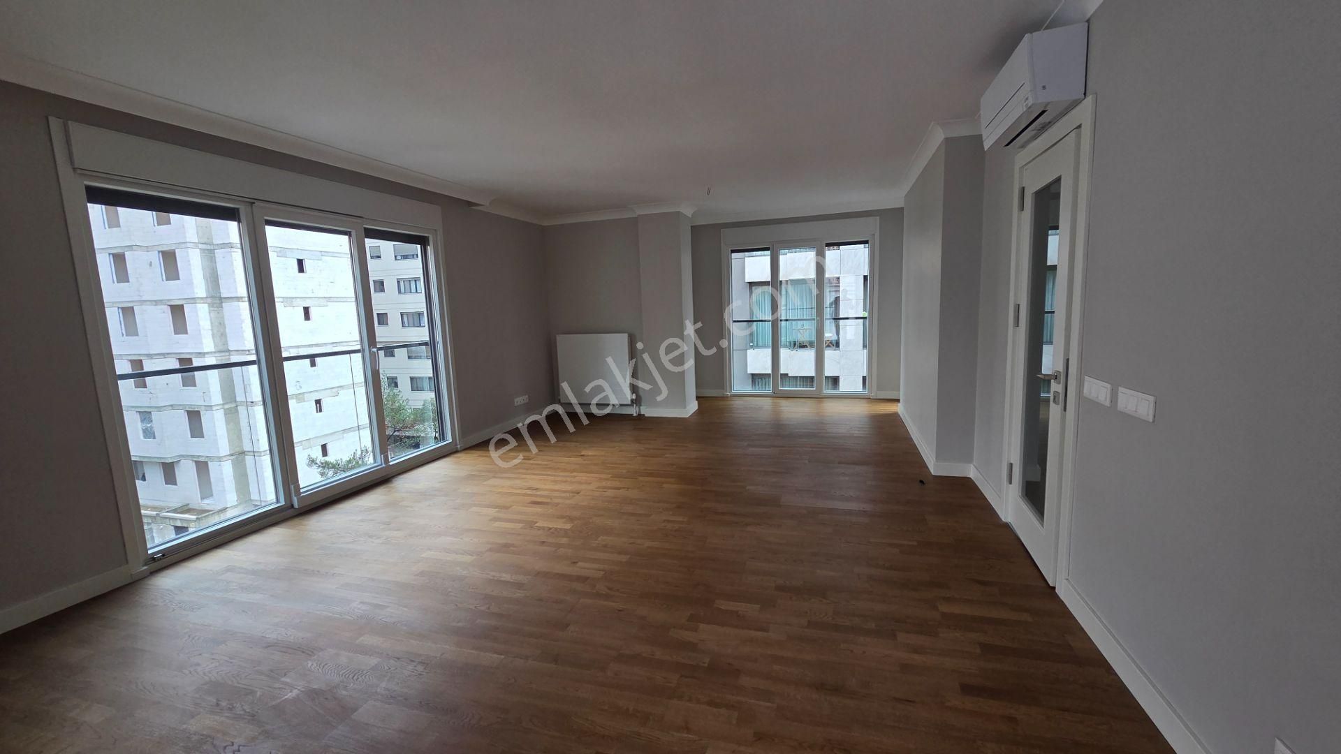 Caddebostan & Hamam Sokakta, Balkonlu 115 M2 Net, 3+1 Daire - Görsel 4