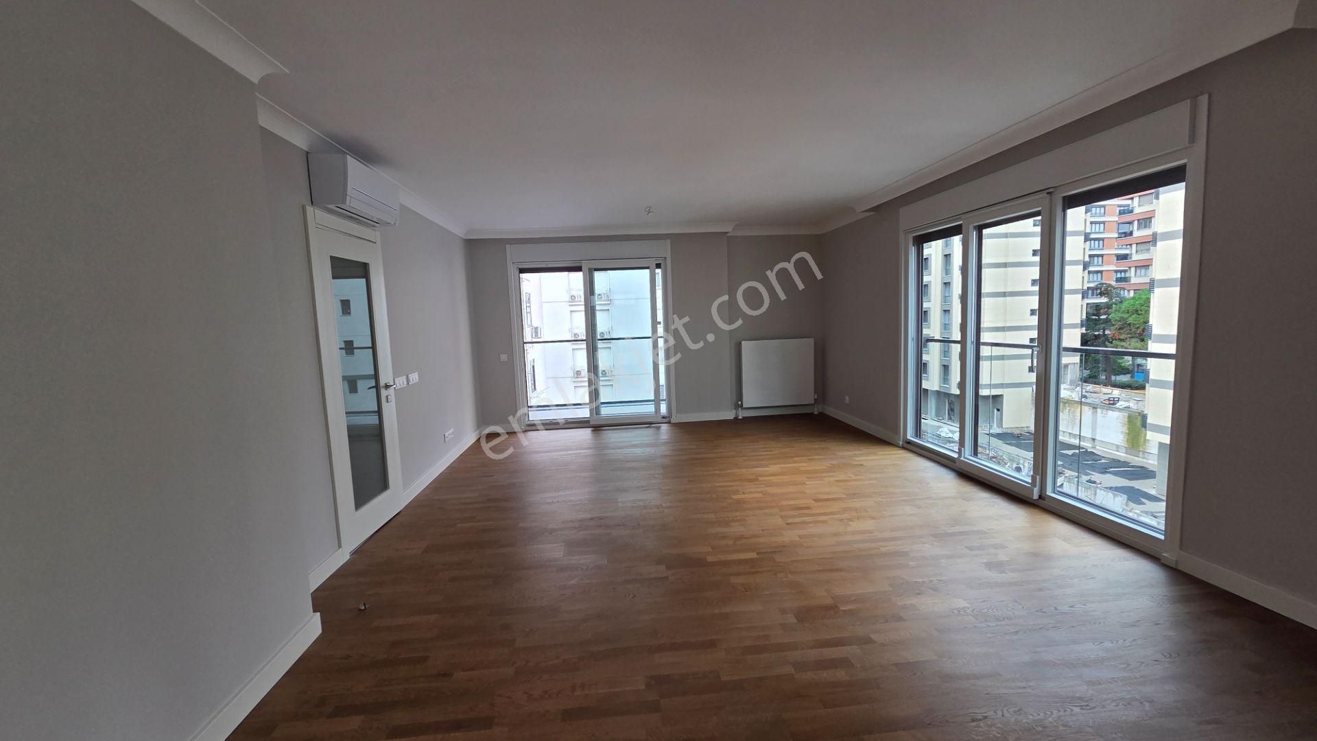 Caddebostan & Hamam Sokakta, Balkonlu 115 M2 Net, 3+1 Daire - Görsel 3