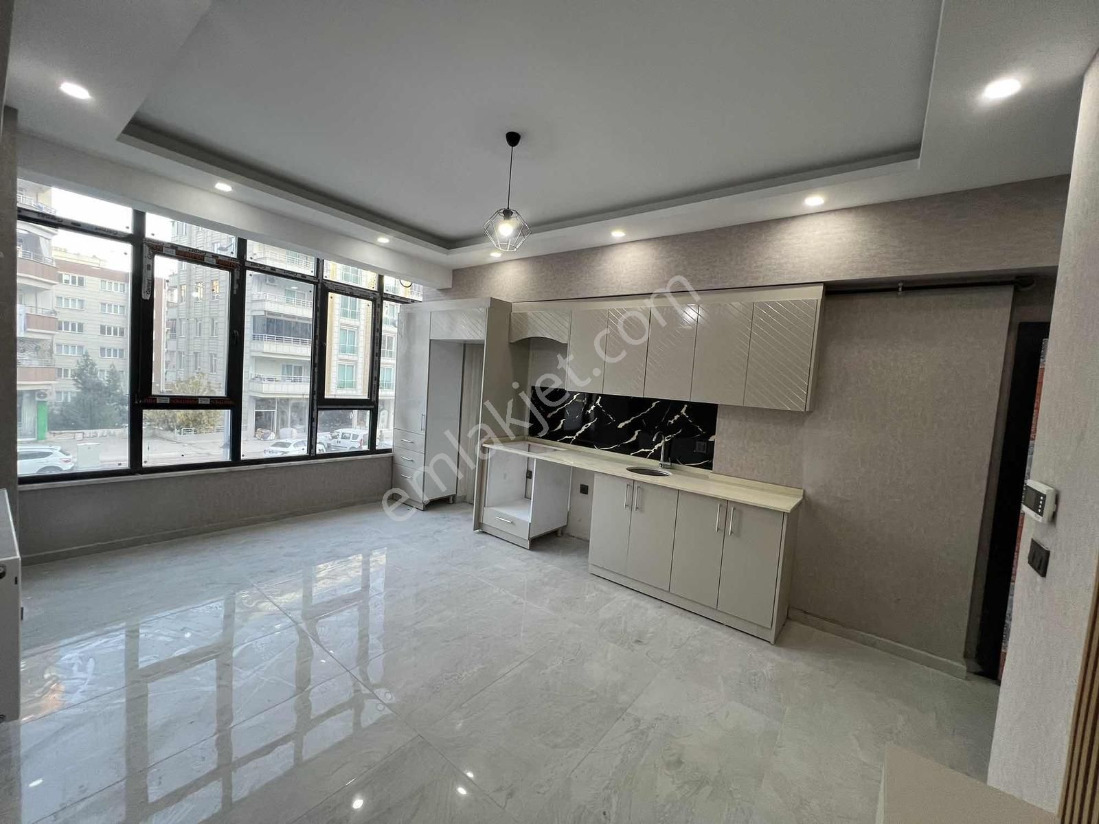 ****ilke Emlaktan****acil Akpıyar Mah Cadde Üstü 2+1 Sıfır Daire