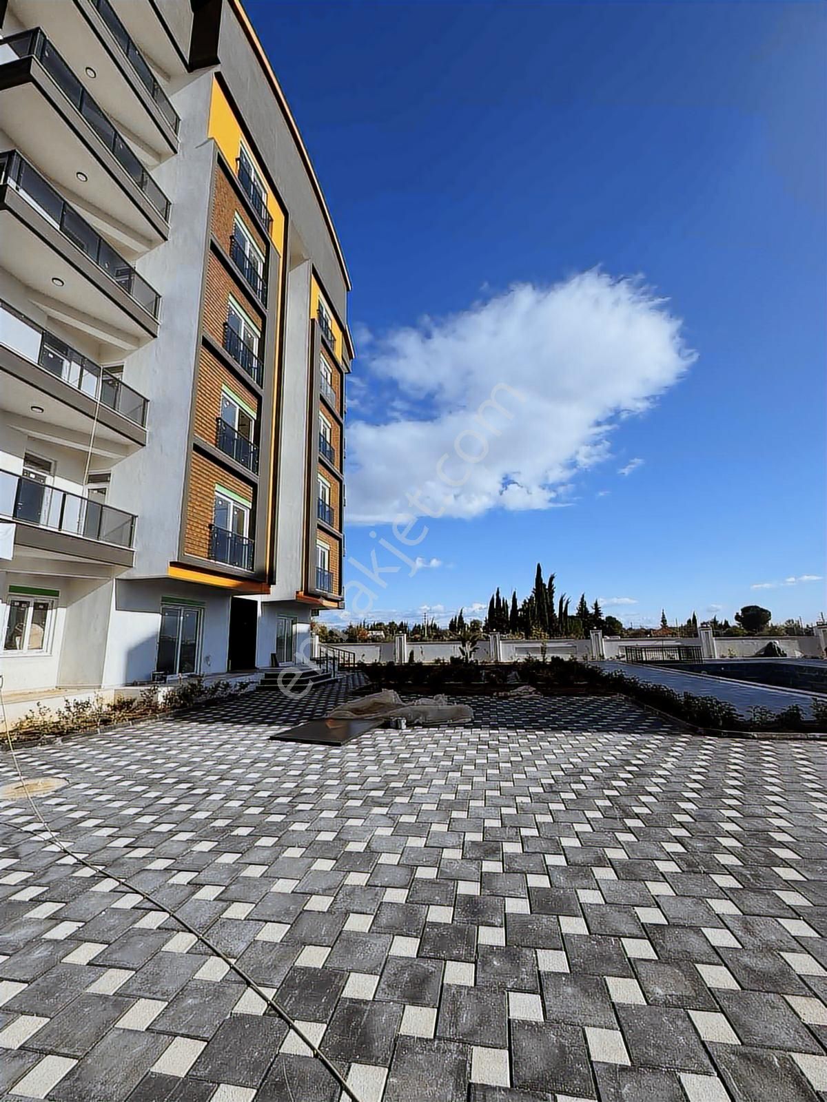 Durubey'den Satılık Havuzlu 2+1 Geniş Ebeveyn Banyolu (uygun)