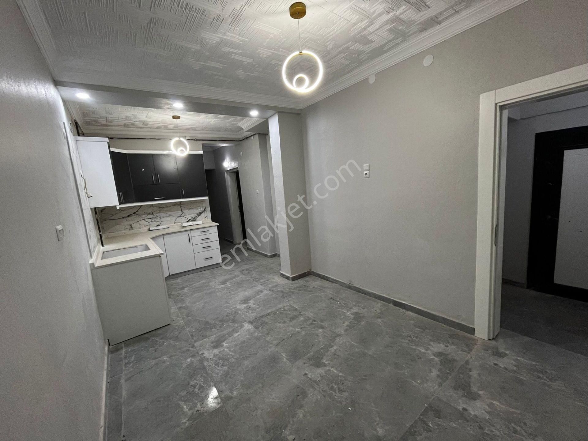 Satılık Tadilatlı 2 Katlı Müstakil Ev