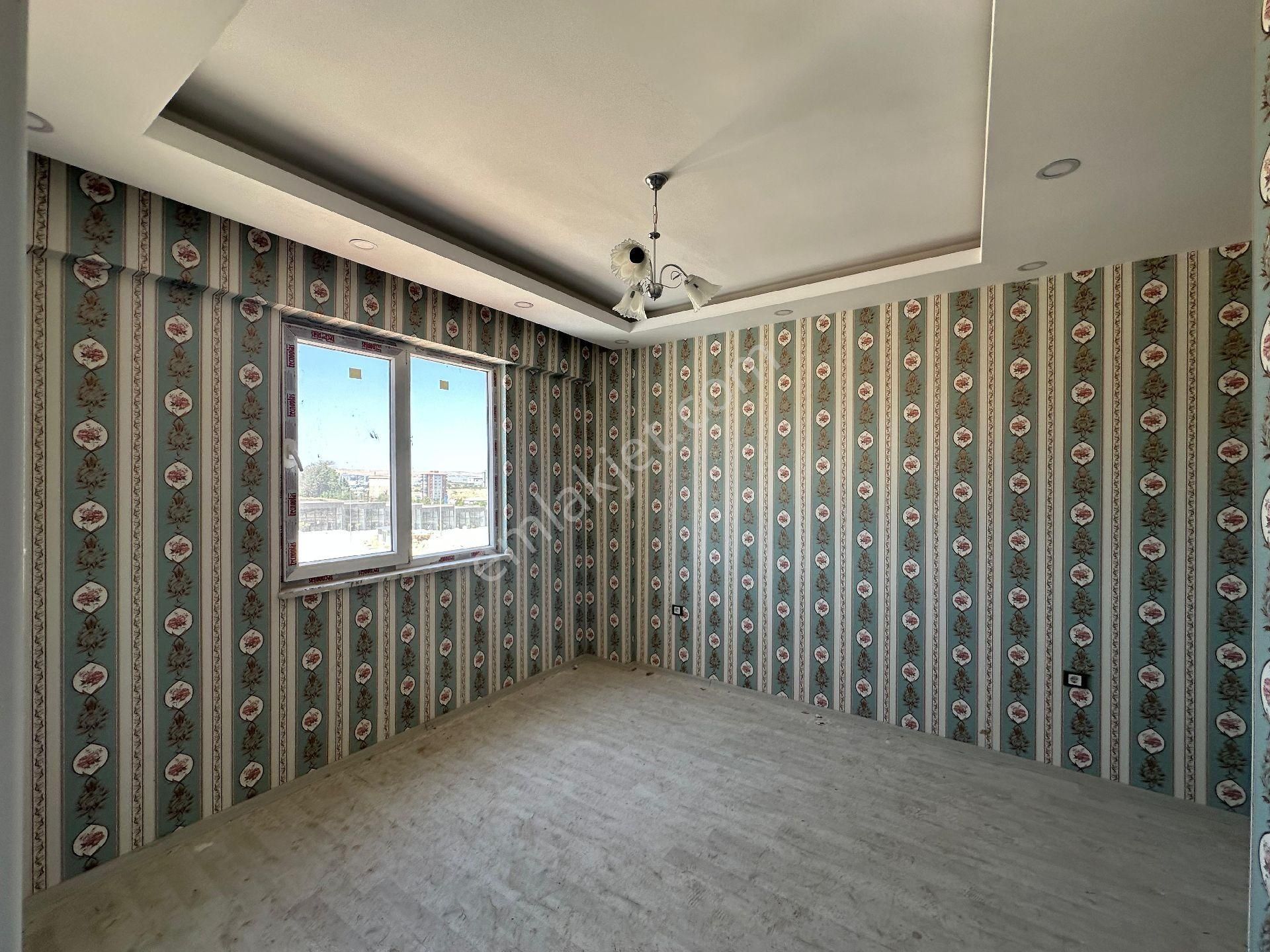 Beylerbeyinde Gap Grosun Karşısında Ana Cadde Yakın 2+1 Geniş Oturumlu Daire - Görsel 4