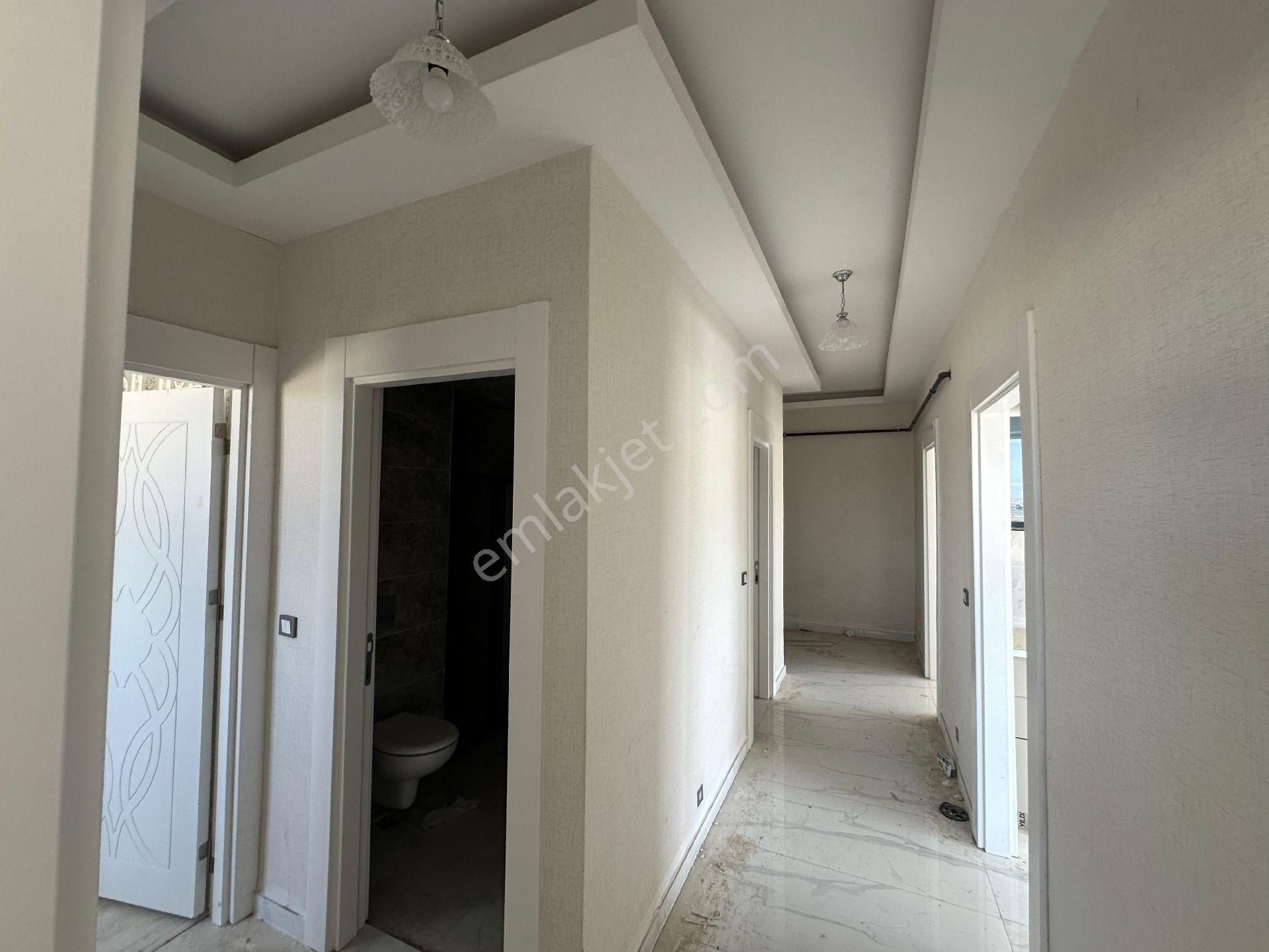 Beylerbeyinde Gap Grosun Karşısında Ana Cadde Yakın 2+1 Geniş Oturumlu Daire - Görsel 6