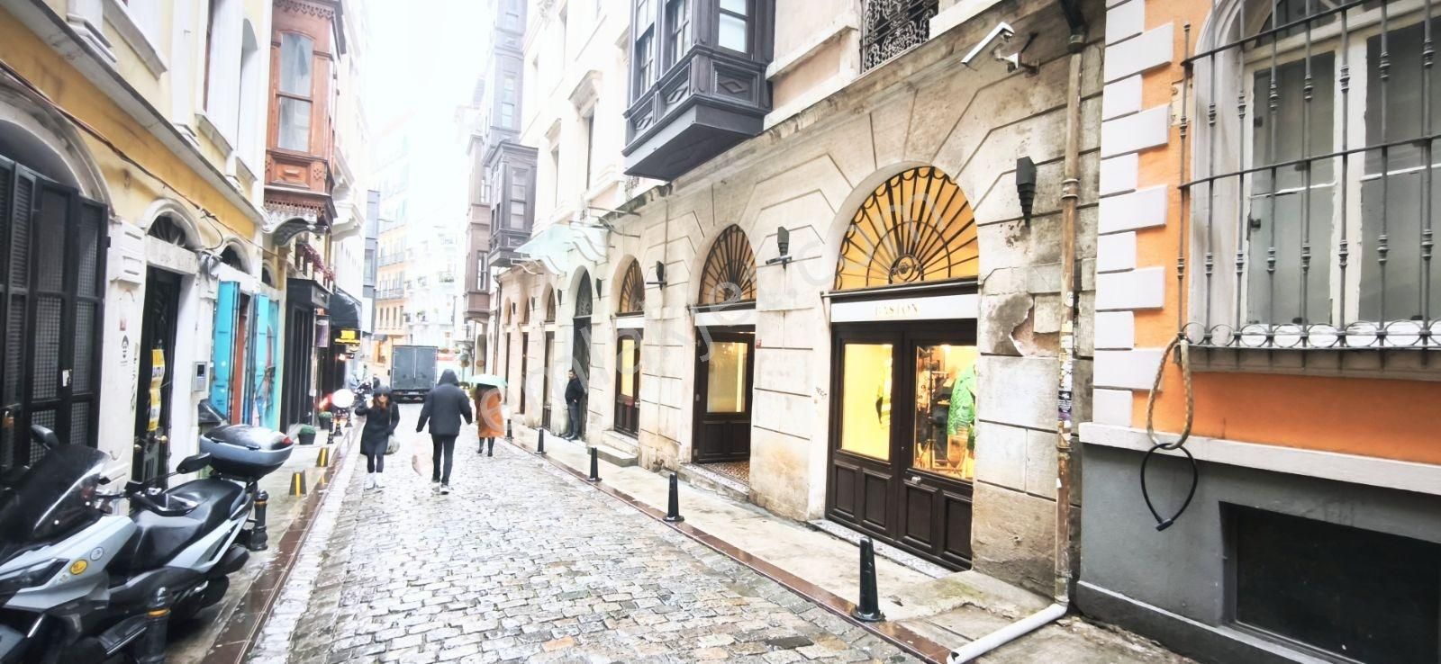 Myd Galata Tarihi Kamondo Kiralık Dükkan - Görsel 17