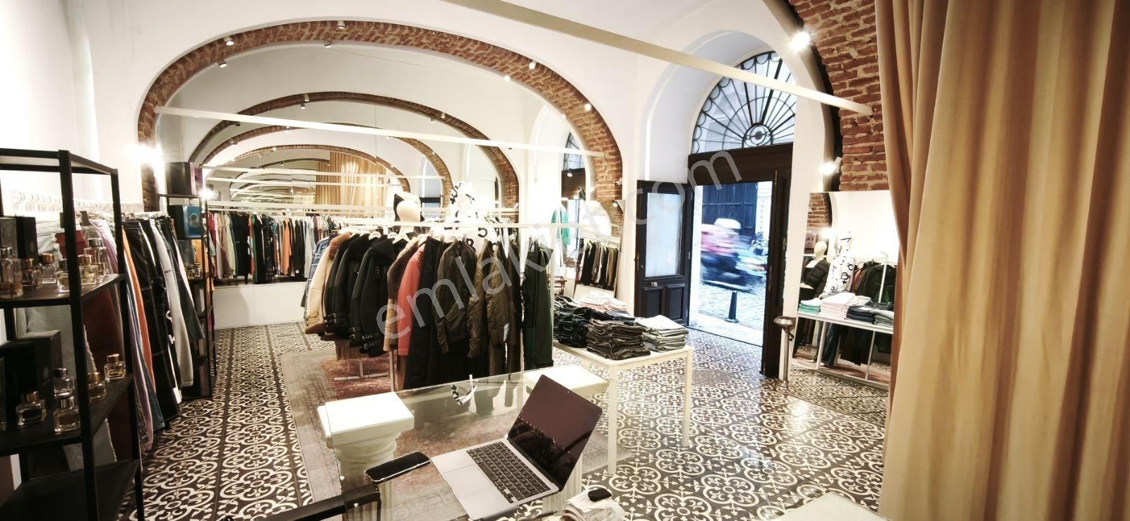 Myd Galata Tarihi Kamondo Kiralık Dükkan - Görsel 16