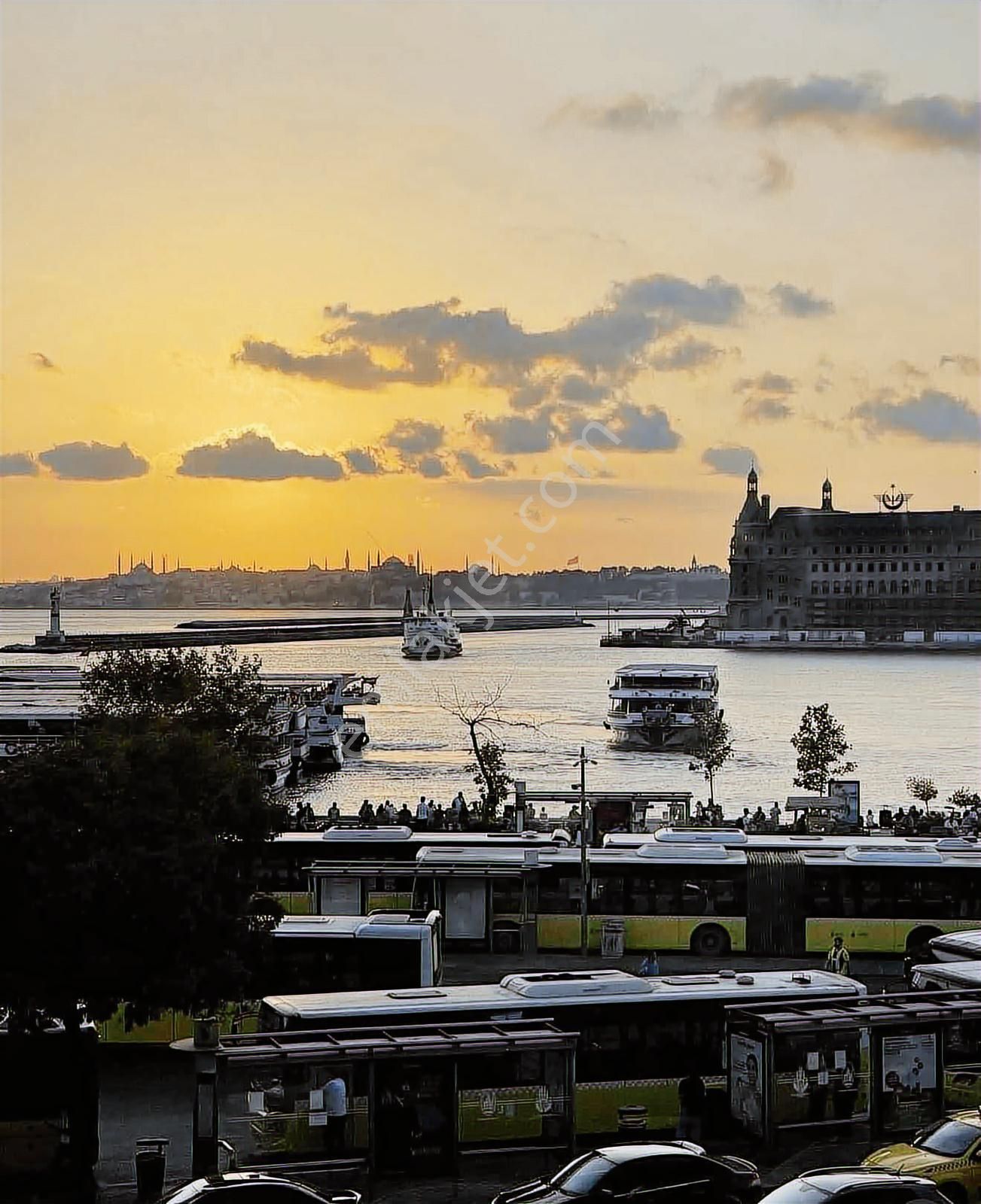 Kadıköy Rıhtım 8 Katlı İskanlı Deniz Manzaralı Bina