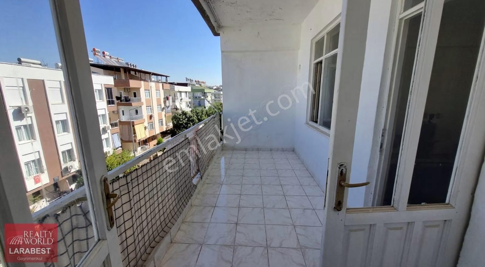 Dutlubahçe'de Ayrı Mutfaklı Kiralık 2+1 Daire - Görsel 7