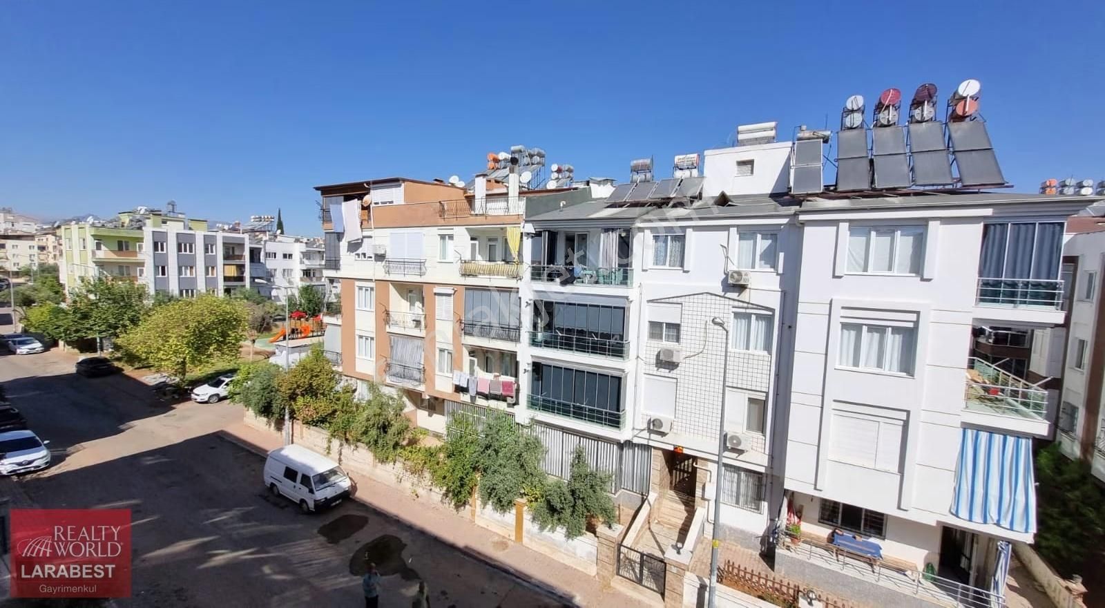 Dutlubahçe'de Ayrı Mutfaklı Kiralık 2+1 Daire - Görsel 3