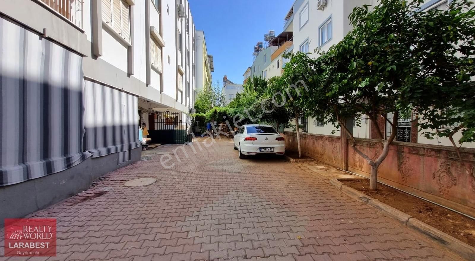 Dutlubahçe'de Ayrı Mutfaklı Kiralık 2+1 Daire - Görsel 12