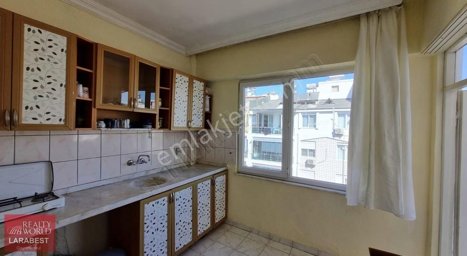 Dutlubahçe'de Ayrı Mutfaklı Kiralık 2+1 Daire - Görsel 18