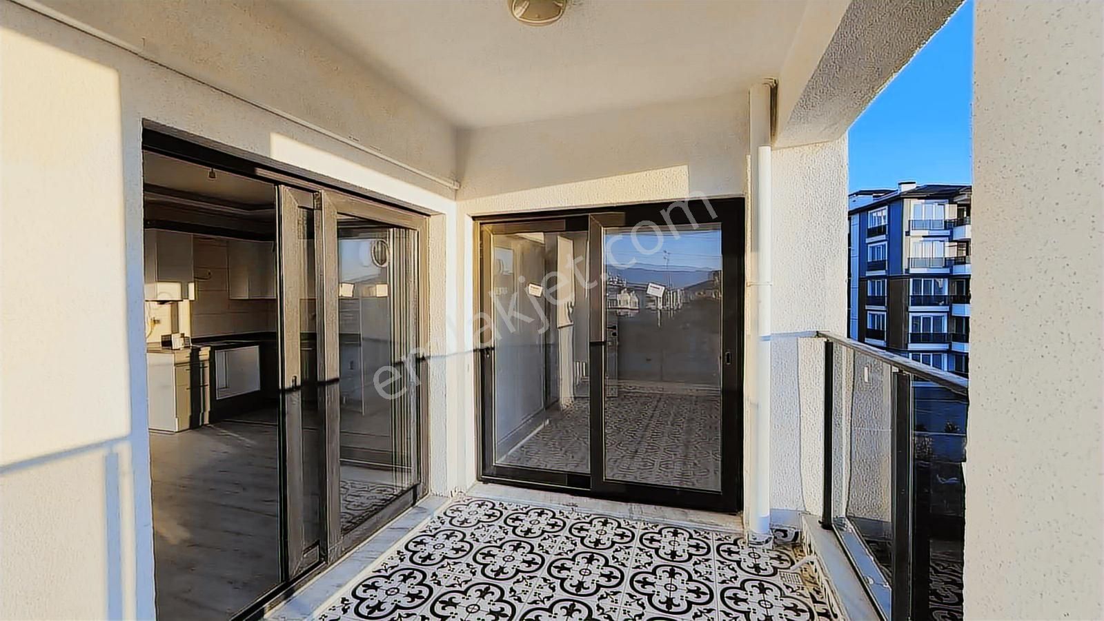 Rw Nefesten Cumhuriyette Geniş Arakat 2+1 Kiralık Daire - Görsel 18