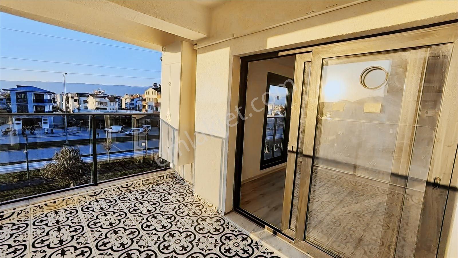 Rw Nefesten Cumhuriyette Geniş Arakat 2+1 Kiralık Daire