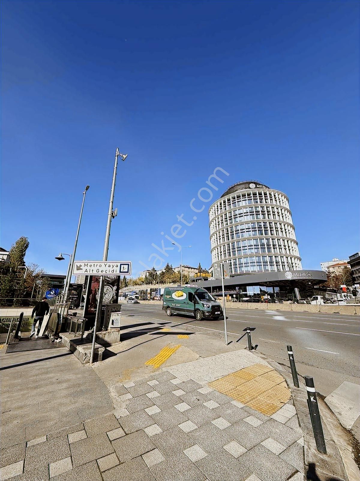 Acıbadem Metrosu Ve D-100 Yanı Medipol Karşısı Fırsat 2+1 Daire - Görsel 18