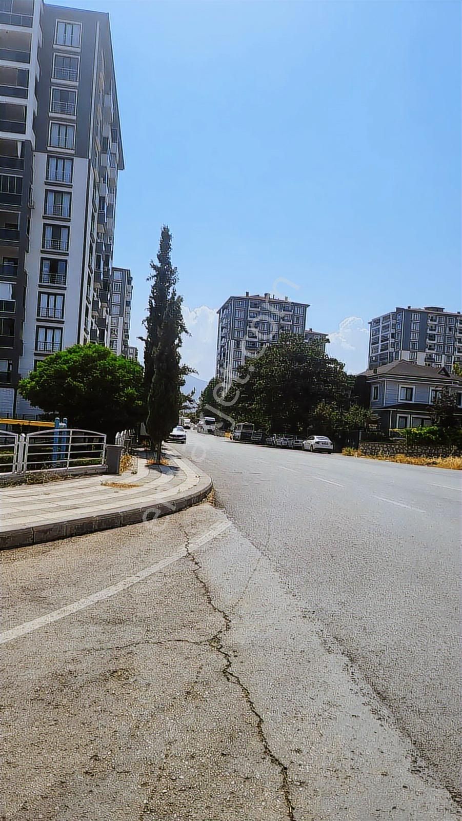 Yakıncada En İyi Konunda Satılık Harika Arsa - Görsel 13