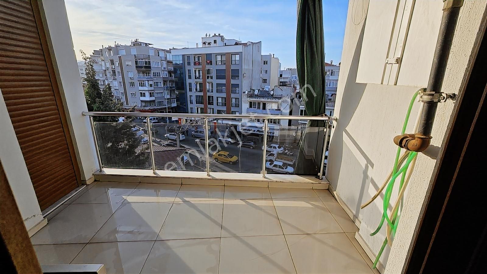 Saim Çıkrıkçı Caddesi Üzeri Genç Binada Geniş 3+1 Satılık Daire - Görsel 3