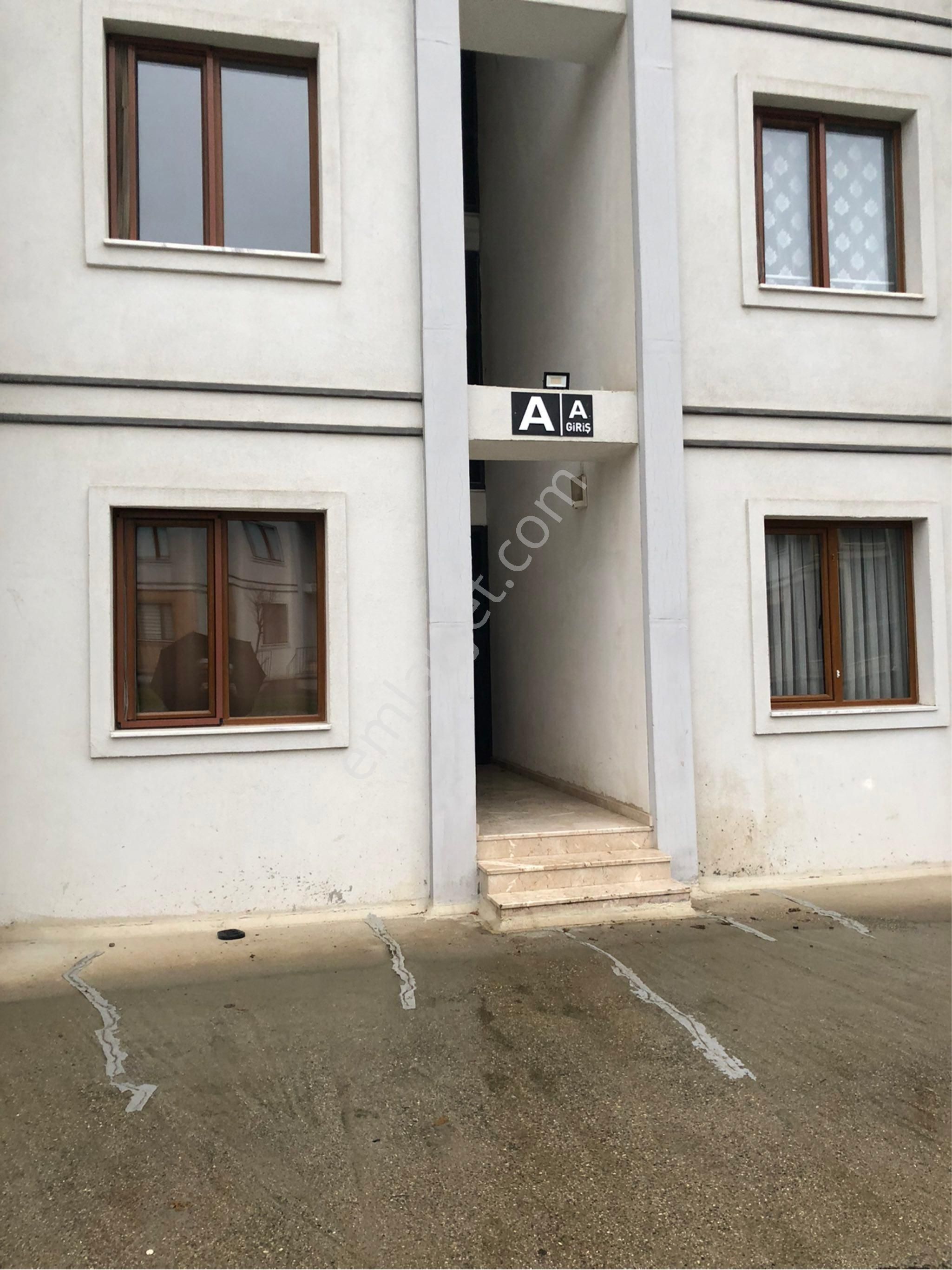 Üniversite Kampüsü Yakınında Site İçi Kiralık Nezih Daire - Görsel 2