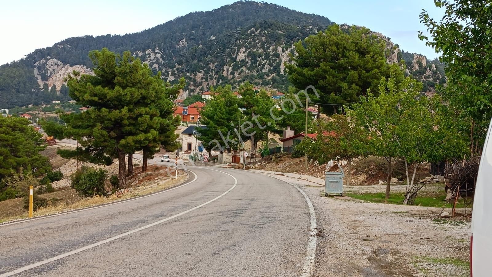 Antalya Kemer Ovacık Yaylası Satilik 6.000 M2 Arazi Ve Köy Evi.