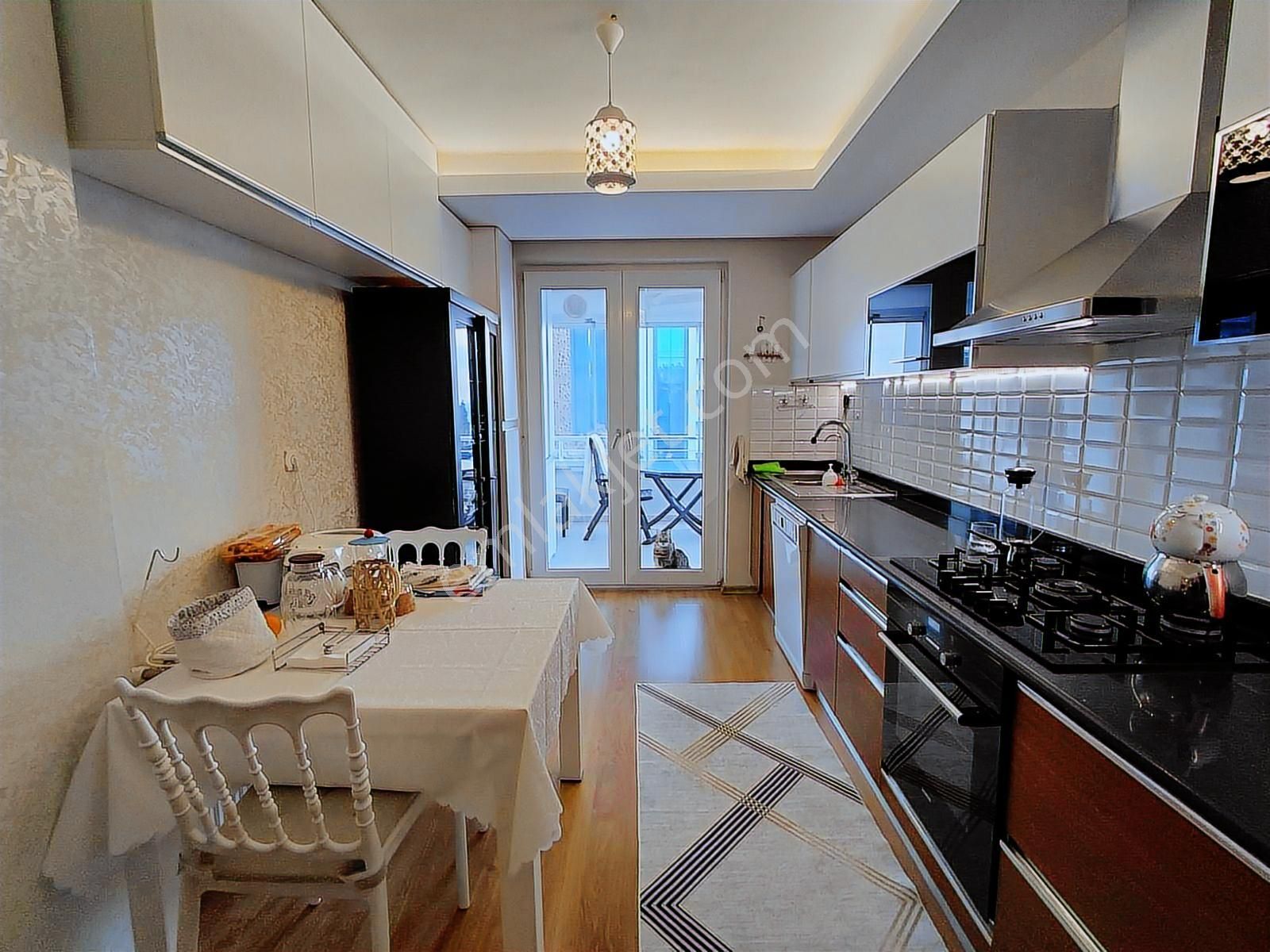 Lara'da Site İçinde Havuz Doğalgazlı Şık Eşyalı 3+1 Geniş Daire - Görsel 7