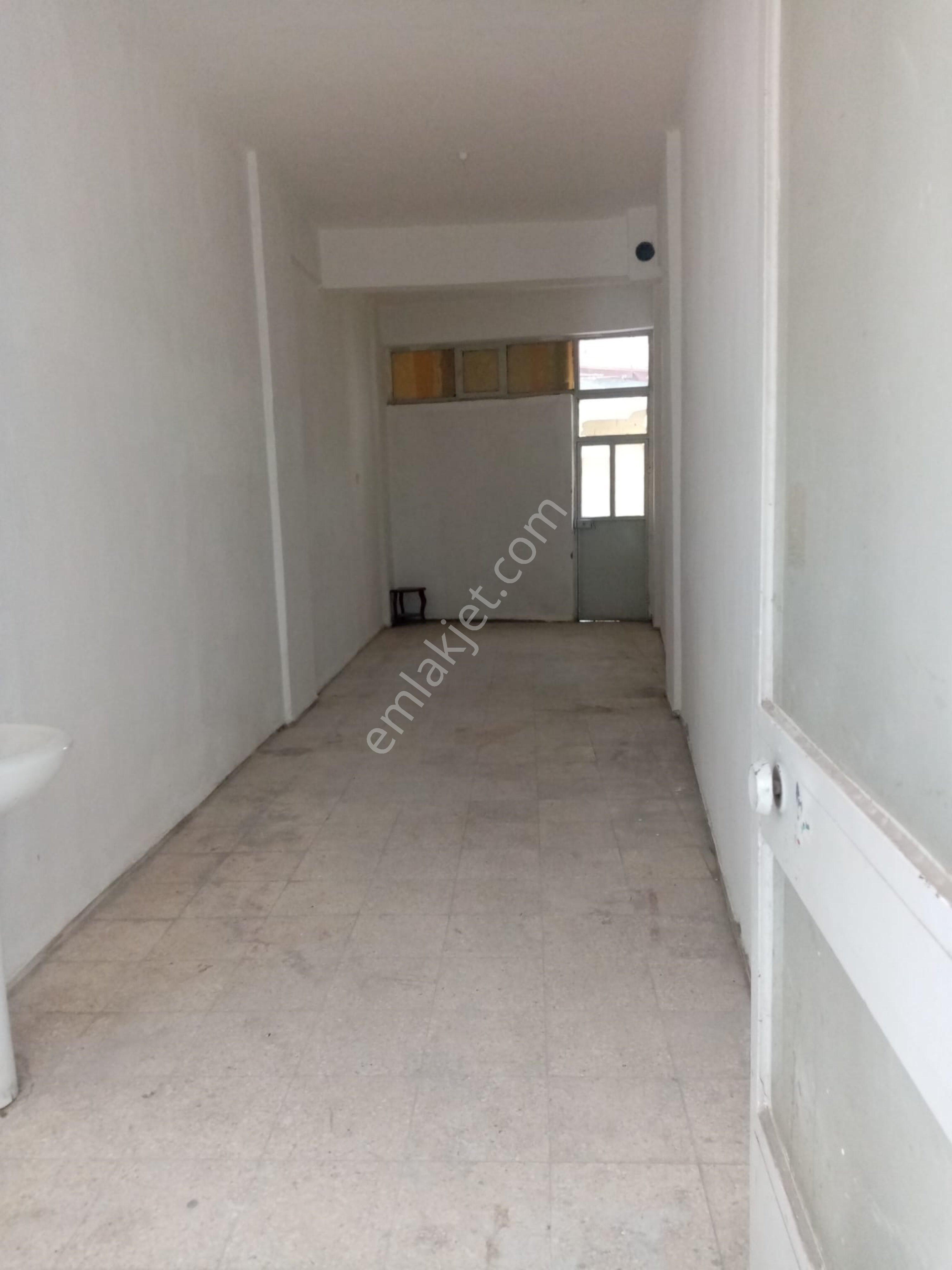 Kafeler Sokağında Dükkan - Görsel 2