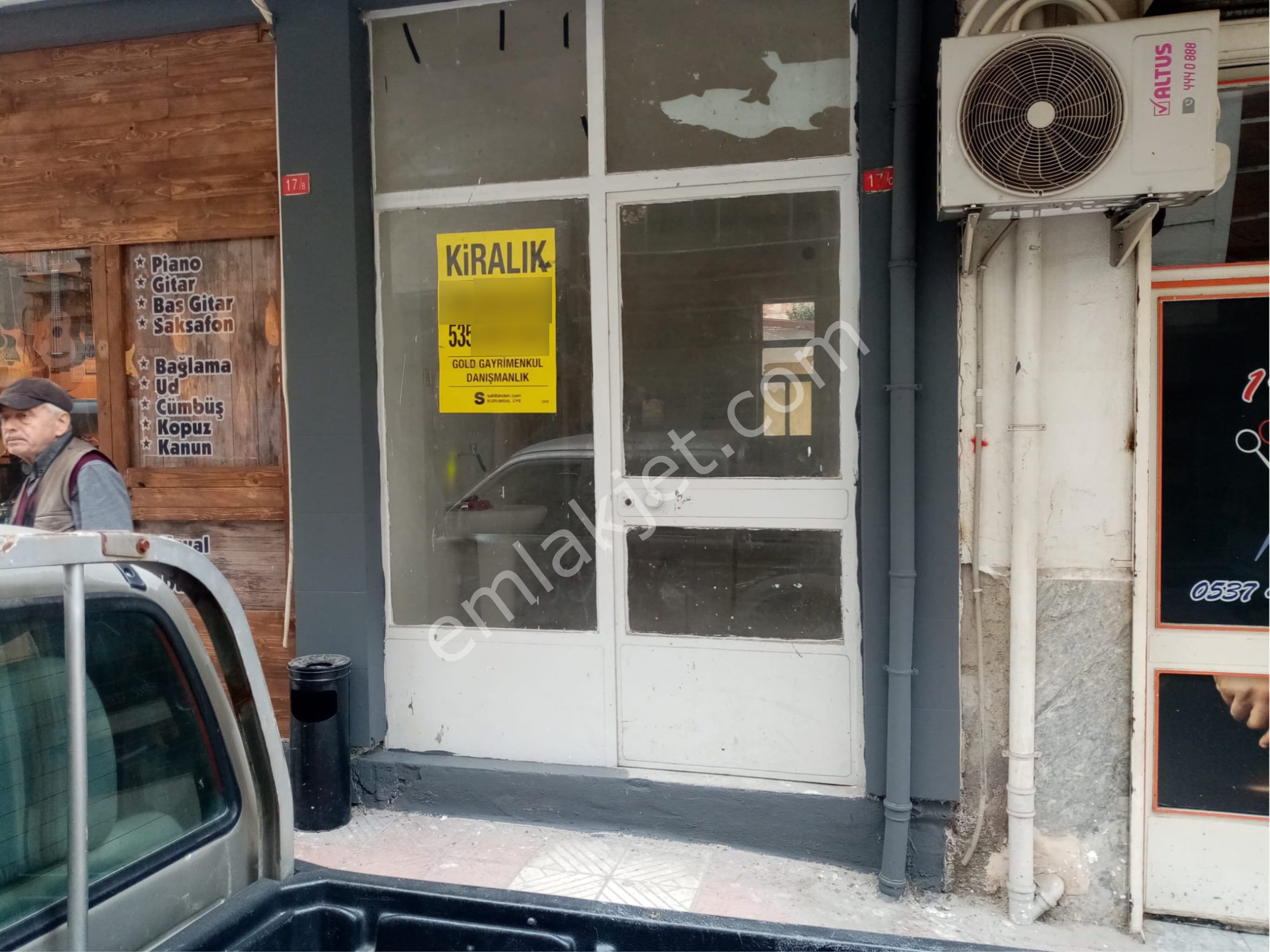 Kafeler Sokağında Dükkan