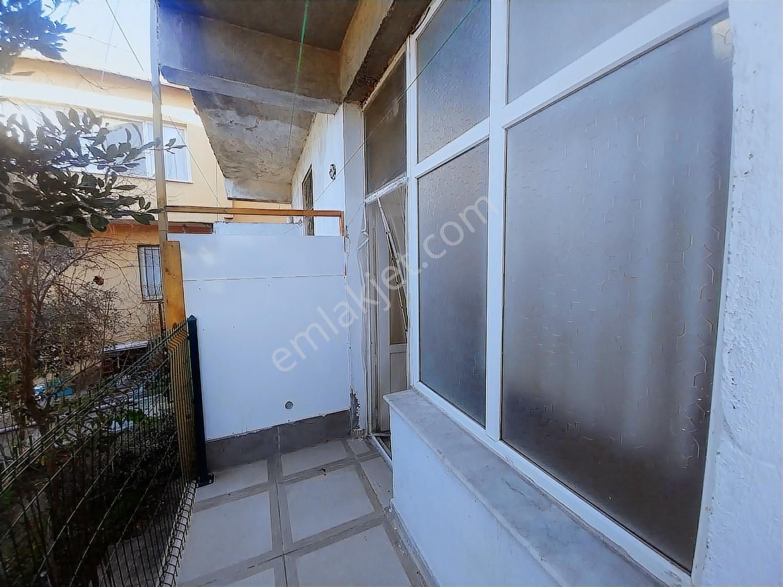 Gaziemir Sarnıç'ta Eşyalı 1+1 Hazır Mutfak İçin Bakımlı Temiz - Görsel 13