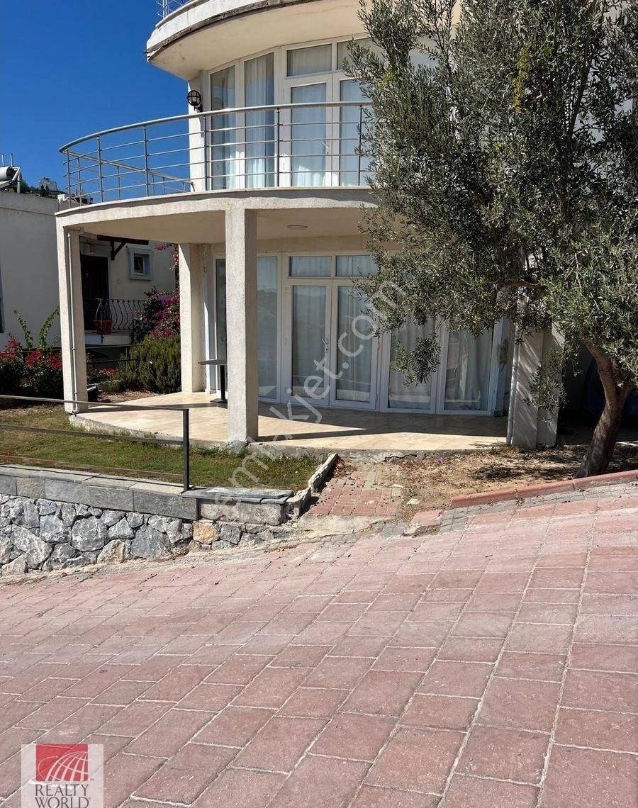 Boğaziçi’nde Site İçinde Kiralık Müstakil Villa