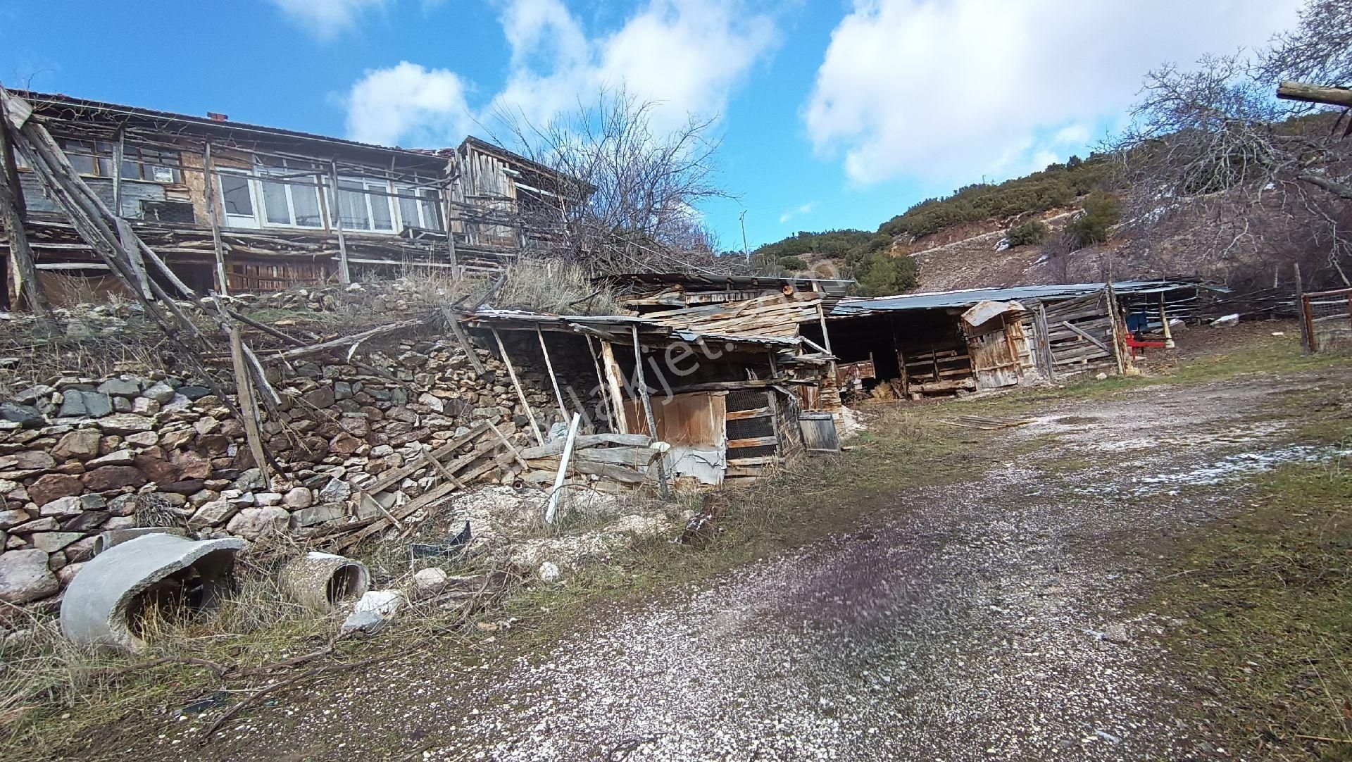 Wisrem Burdur'da Satılık 1.783 M² Arsa Ve Köy Evi - Görsel 6