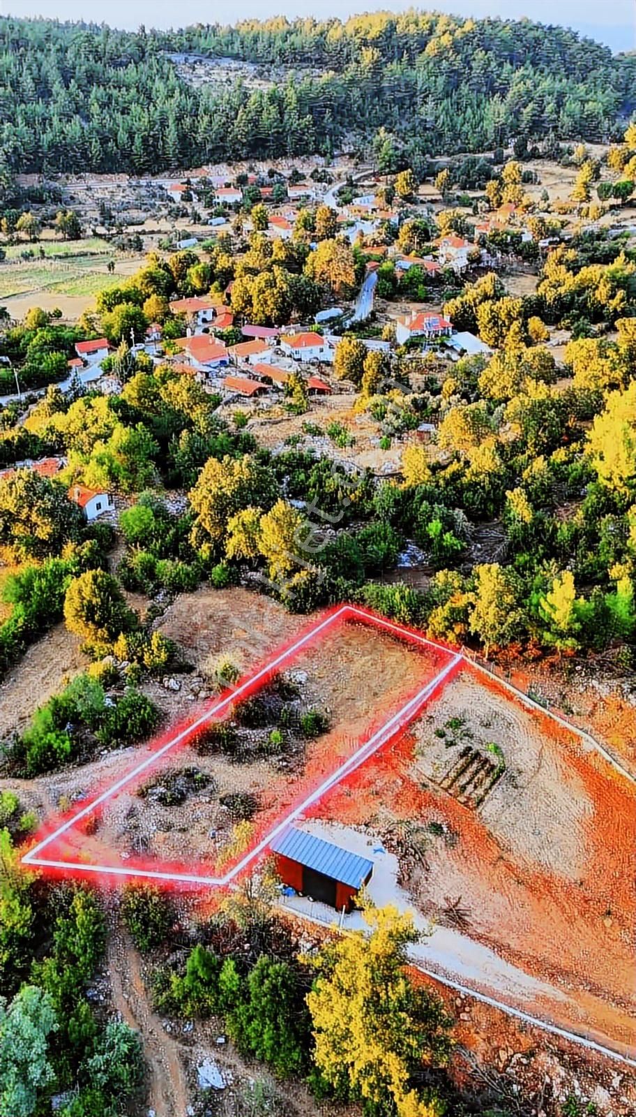 Muğla'da Denize Kıyısı Olan Köyde Arsa