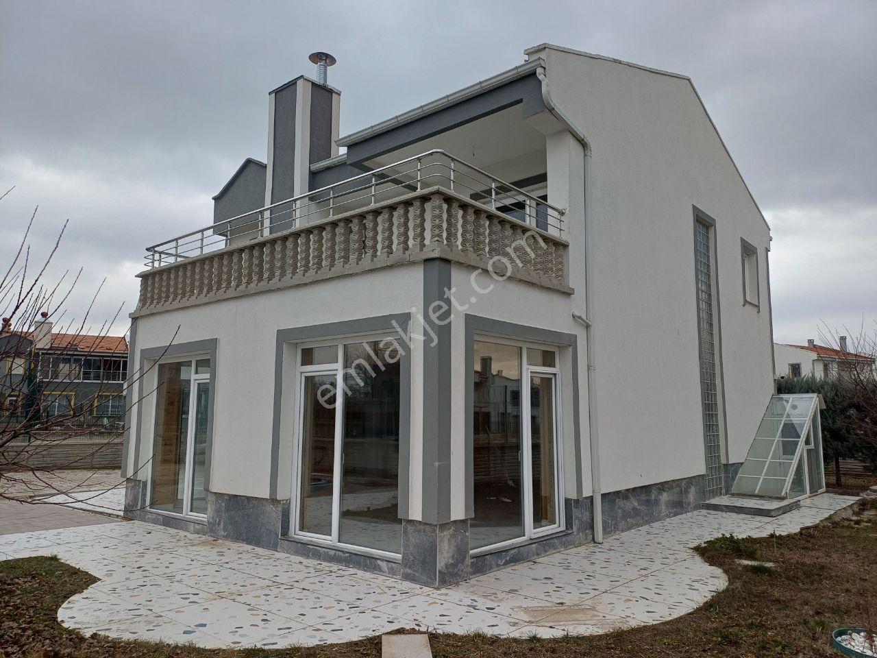 Ihlamurkent'te Site İçinde Lüks Yapılı Satılık 5+1 Villa - Görsel 33