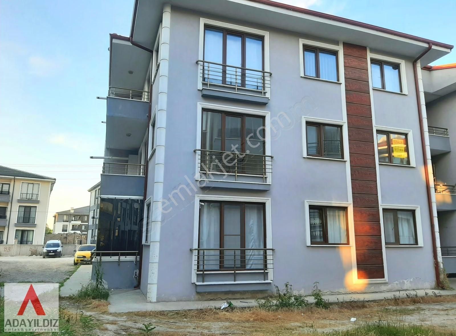 Sakarya Arifiye Hanlıköyde Ebeveyn Banyolu Kiralık Ara Kat 3+1 Daire - Görsel 2