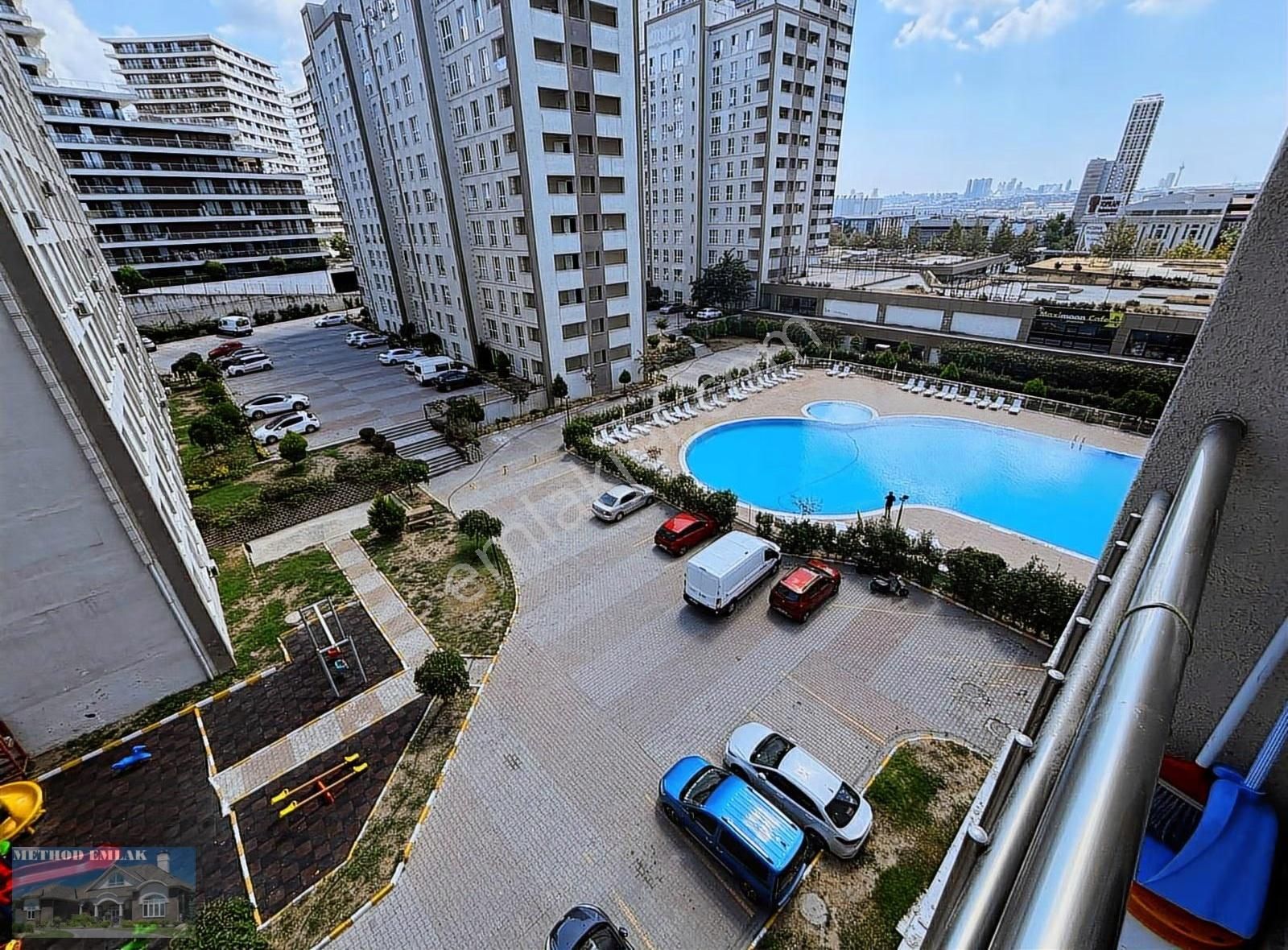 Bahçeşehir Maxımoon Evlerinde 1+1 Eşyalı Kiralık Daire