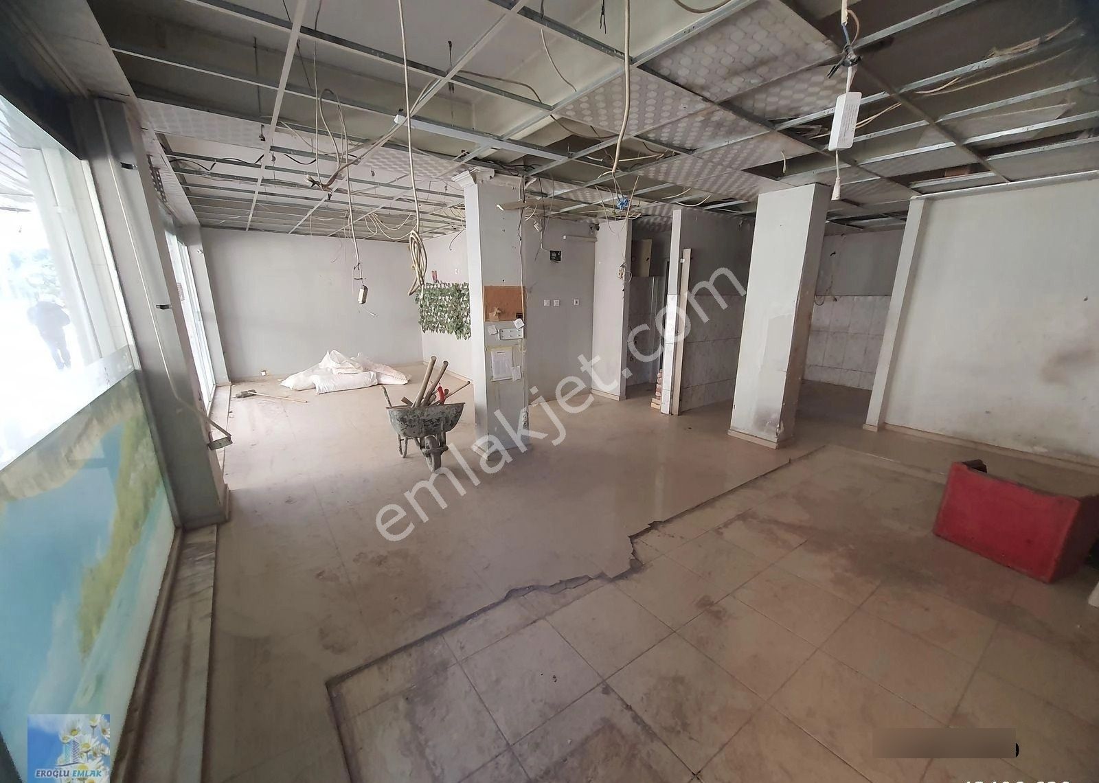 Ataşehir De Merkezi Konumda Ön Cephe Kiralık Dükkan İşyeri - Görsel 4