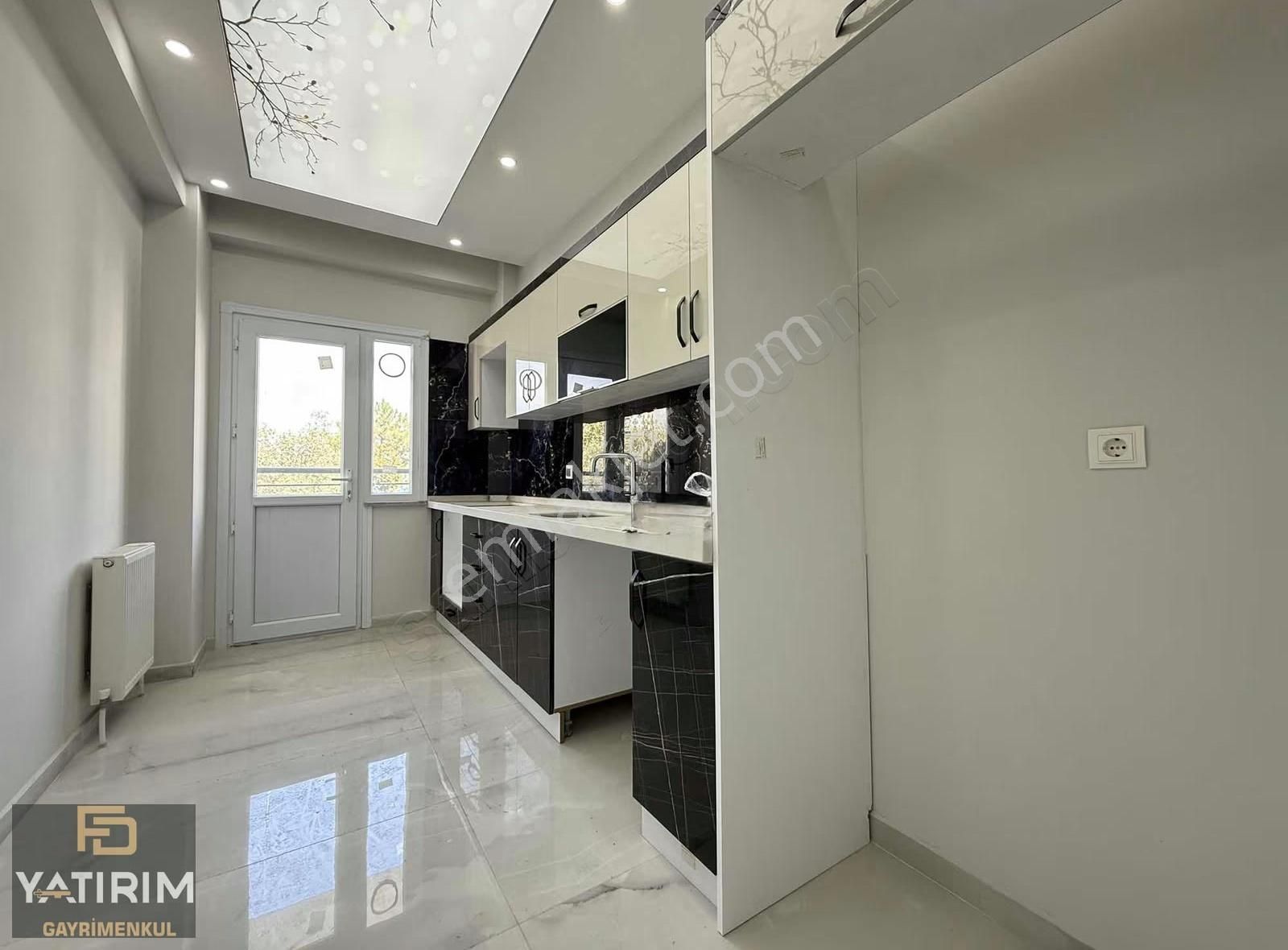 Bağlarbaşı Mah. İstasyon Cad.yakını 2+1 95m2 Ara Kat