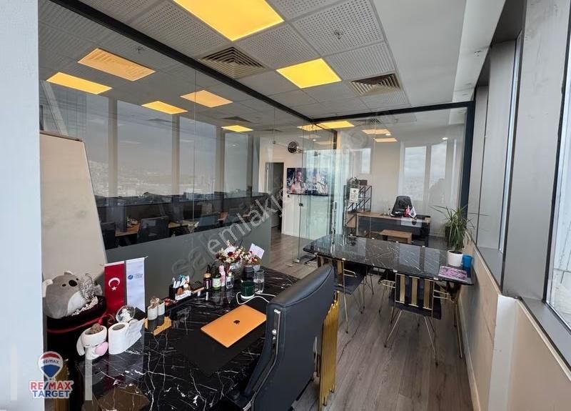 Remax Target' Dan Folkart Towers B-kule 25. Katta Kiralık Ofis - Görsel 4