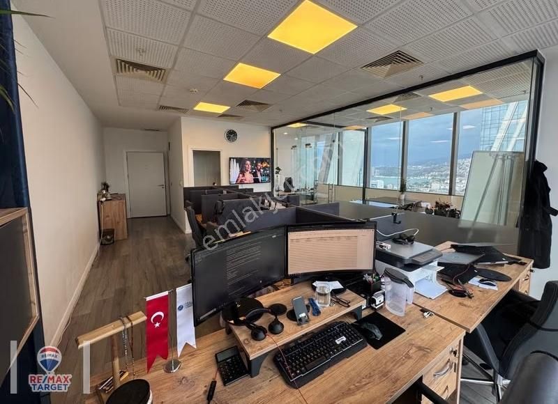 Remax Target' Dan Folkart Towers B-kule 25. Katta Kiralık Ofis - Görsel 5