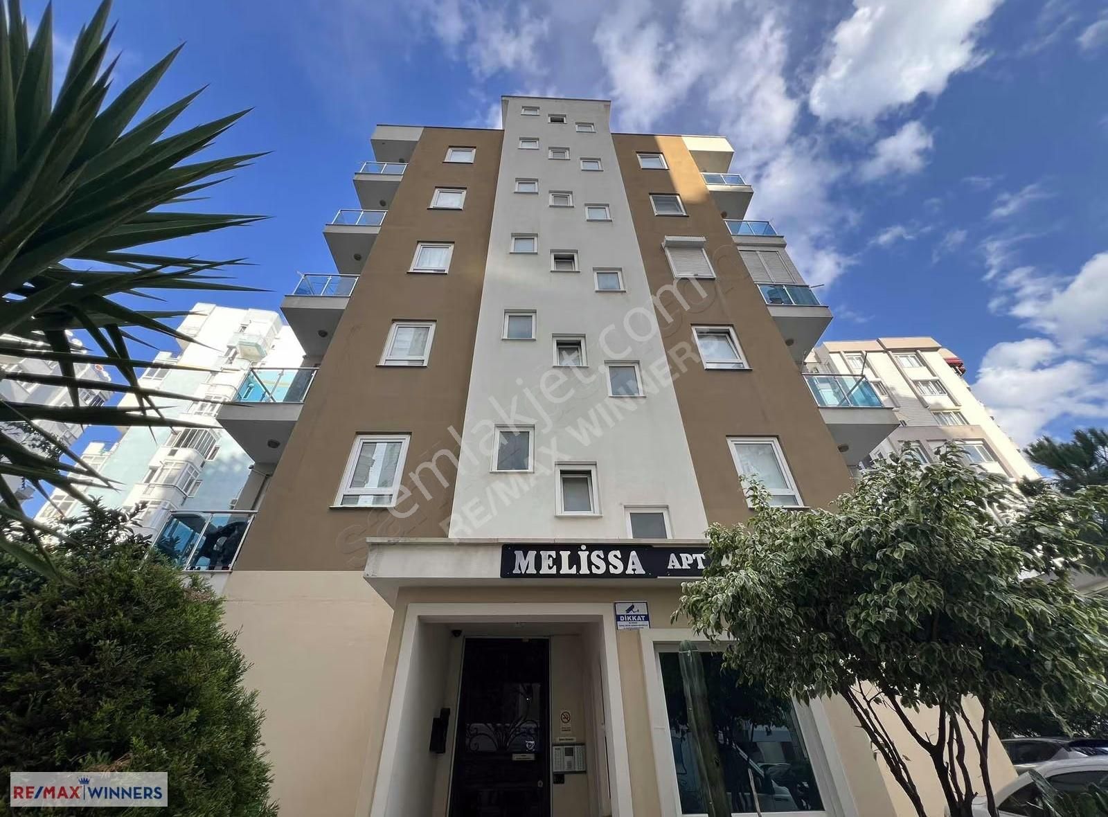 Siteler Mahallesinde Ara Kat Balkonlu 1+1 Kiralık Eşyalı Daire