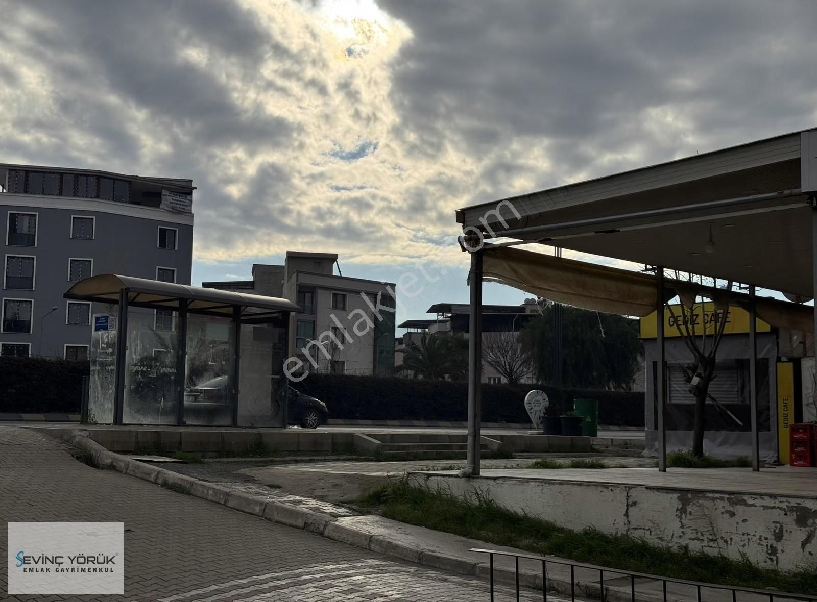 Menemen Esatpaşada Doğalgazlı 3+1 Zemin Kat Park Cepheli