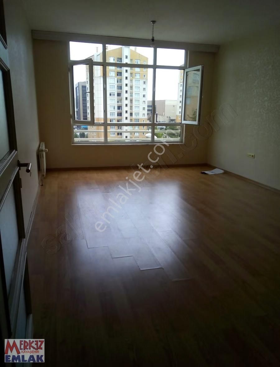 Kayaşehir Merkez'de Kiralık 3+1 Daire - Görsel 2