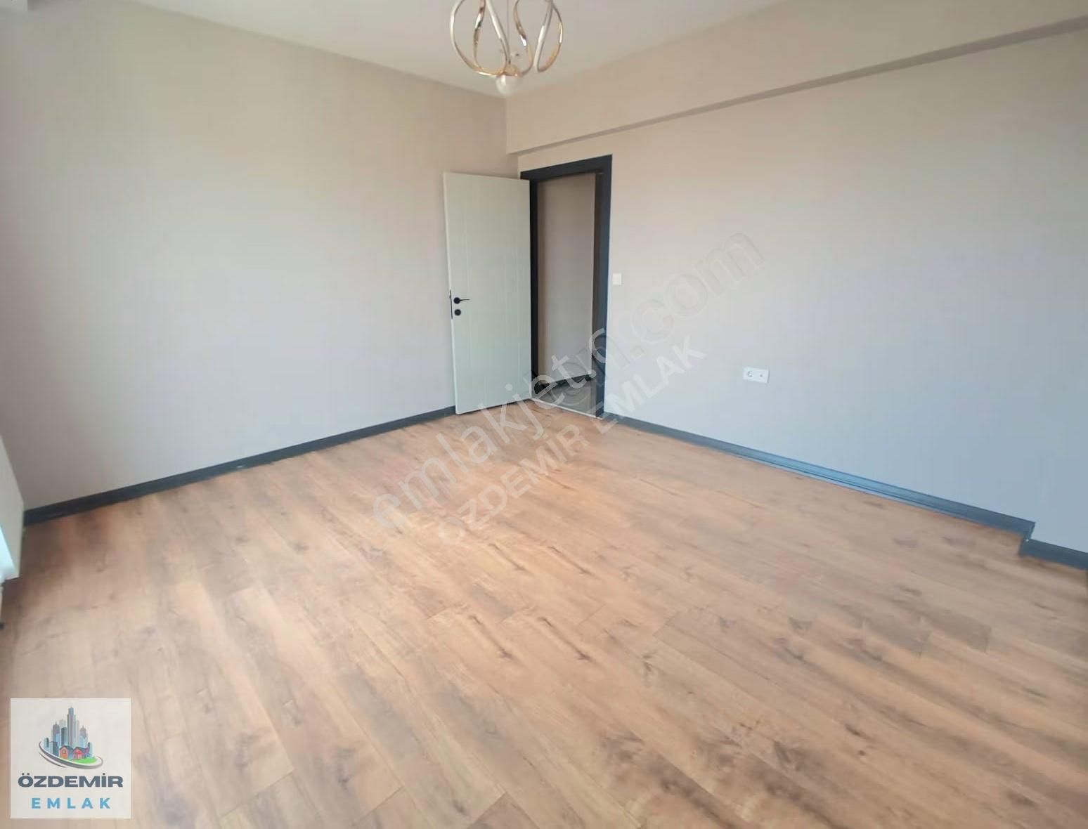 Özdemir Emlak'tan Manzaralı Full Yapılı Giyinme Odalı 4+1!!!! - Görsel 16