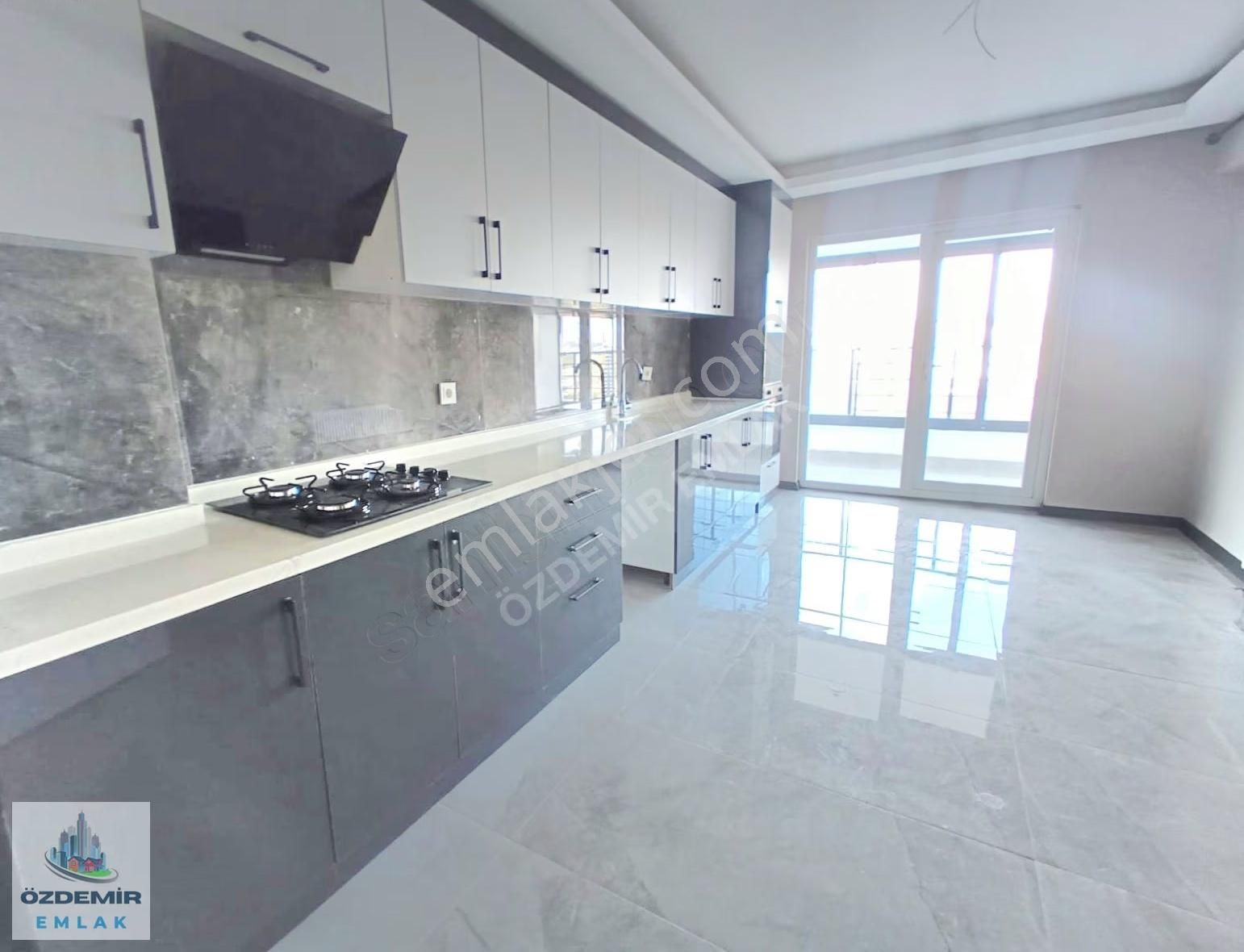 Özdemir Emlak'tan Manzaralı Full Yapılı Giyinme Odalı 4+1!!!!